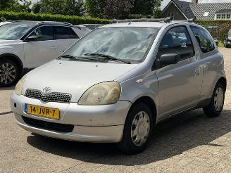 Damaged car Toyota Yaris 1.3 16v VVT ( INRUIL VERKREGEN ) 2000/1
