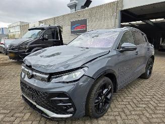 škoda osobní automobily Volkswagen Tiguan Tiguan R-Line 1.5eTSI ProMax-Navi Head-Up Keyless IQ-Light 360View Massage Sfeerverl. Acc Lane-Assist Trekhaak 110KW / 150PK 2024/3
