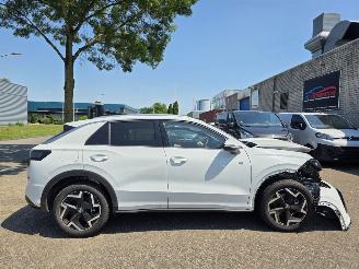 skadebil auto Volkswagen T-Roc R-Line 1.5eTSI IQ-Light Drive-Mode Camera Virtual Keyless Sfeerverl. Trekhaak 110KW / 150PK 2026/2