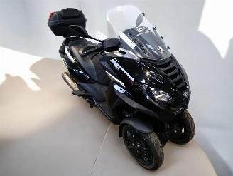 dañado ciclomotor Peugeot  METROPOLIS 2023/11