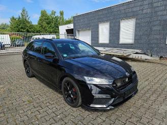 damaged passenger cars Skoda Octavia RS Combi 2.0 TDI HUD/STANDHZG/KAM/NAVI 2023/5