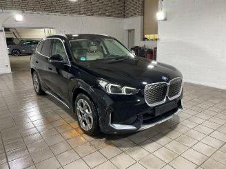 skadebil auto BMW iX1 xDrive30 X Line PANO/HUD/AHK/360/H&K/NAVI 2025/4