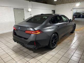 krockskadad bil auto BMW 5-serie e xDrive M Sport Pro PANO/HUD/360/B&W/NAVI 2025/2