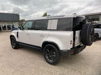 damaged passenger cars Land Rover Defender S 110 D200 AWD PANO/HUD/360/NAVI 2026/3