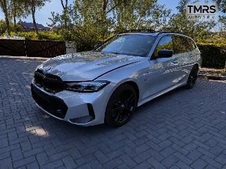  BMW 3-serie BMW 330e Touring M Sport PANORAMA HUD AHK Nardogrey VOL VOL 2023/5