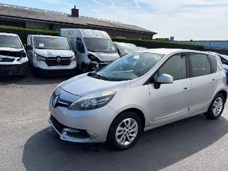 krockskadad bil auto Renault Scenic  2015/4