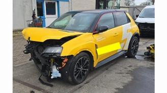 krockskadad bil auto Renault 4 5 E-Tech electric, Hatchback 5-drs, 2024 52 kWh 2024/11