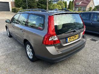Volvo V-70 2.0 Momentum picture 3