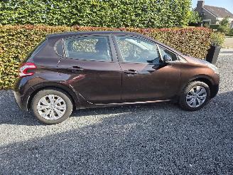 skadebil auto Peugeot 208 1.2 VTI Envy 2013/4