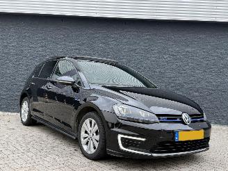 Damaged car Volkswagen Golf GTE PANO/DSG 2015/7