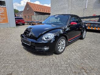 Damaged car Volkswagen Beetle 1.2 TSI CLUB 1e EIGENAAR  LICHTE PLAATSCHADE WEL AIRBAGS ER UIT ZEER WEINIG KILOMETERS 62684KM 2015/6