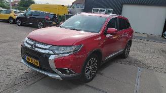 Voiture accidenté Mitsubishi Outlander 2.0i  150pk automaat   clima navi 2017/1