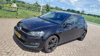 Vaurioauto  passenger cars Volkswagen Golf 1.4 tsi  150pk automaat  clima navi 2015/7