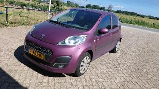 Damaged car Peugeot 107 1.0i 5drs airco 2014/5