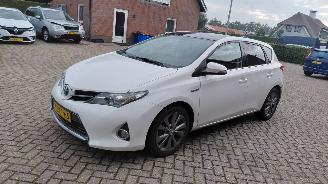 skadebil auto Toyota Auris 1.8 hybrid   73kw pano 2013/10