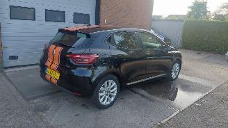 Vaurioauto  passenger cars Renault Clio 0.9 tce  tce navi 5drs 74kw clima 2021/11