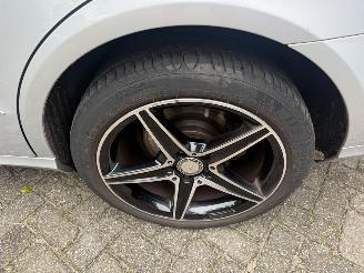 Mercedes E-klasse 200 CDI AUTOMAAT SUPER NETTE AUTO picture 11