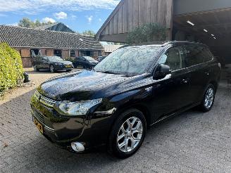 krockskadad bil auto Mitsubishi Outlander 2.0 PHEV INSTYLE + LEER PANO 2013/12