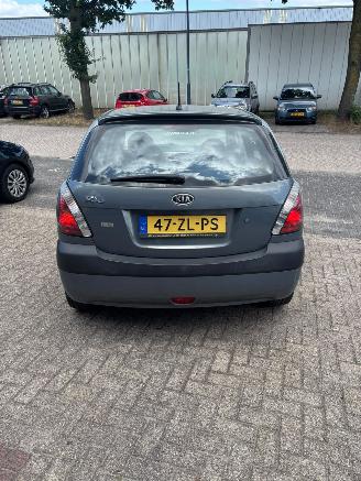 Kia Rio  picture 5