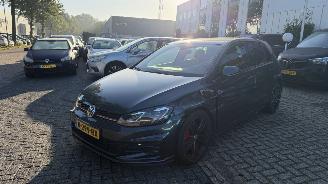 Volkswagen Golf 2.0 TSI GTI Performance picture 2