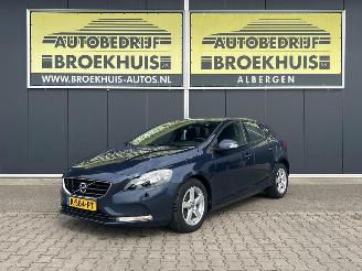 Vaurioauto  passenger cars Volvo V-40 1.6 D2 Kinetic 2012/12