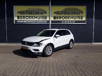 krockskadad bil auto Volkswagen Tiguan 1.5 TSI ACT Comfortline 2019/1