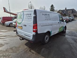 krockskadad bil bedrijf Mercedes Vito 1.7 16V 2021/8