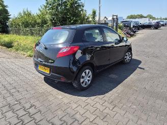 Vrakbiler auto Mazda 2 1.3 2011/11