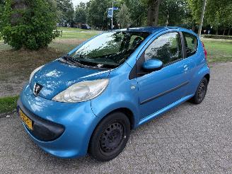 Unfallwagen Peugeot 107 50 kW (68 PK)  998 cc. 2006/8