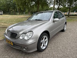damaged passenger cars Mercedes C-klasse 220 CDI 2006/1