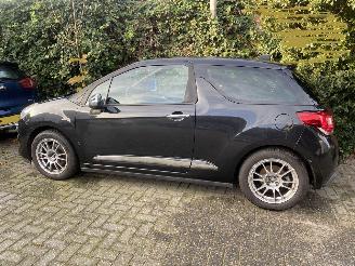 Citroën DS3 e-HDI 1.6 So Chic picture 44