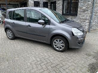 Renault Modus Automaat 1.6 82KW VASTE PRIJS picture 7