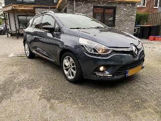 krockskadad bil auto Renault Clio Estate 0.9 TCe Limited 2017/11