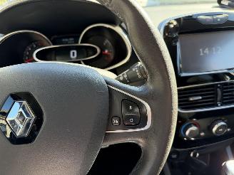Renault Clio Limited 0.9 TCe station picture 12