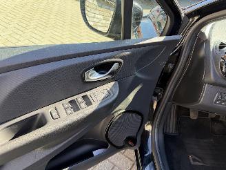Renault Clio Limited 0.9 TCe station picture 18