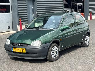 damaged passenger cars Opel Corsa -B 1.4i Hatchback  Benzine 1.389cc 44kW (60pk) FWD 1998/2