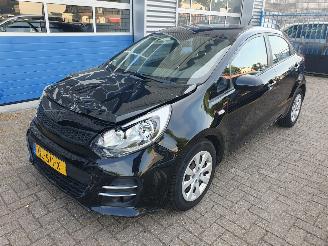 krockskadad bil auto Kia Rio 1.2 CVVT ComfortLine 2015/6