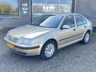 Avarii autoturisme Volkswagen Bora 1.6-16V 2001/10