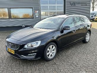 uszkodzony samochody osobowe Volvo V-60 2.0 T5 Kinetic 245PK Automaat 2016/7