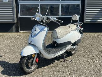 Schade scooter Sym  Allo 50 2011/4