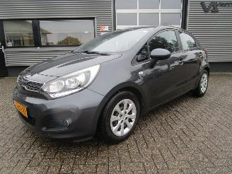 Vaurioauto  passenger cars Kia Rio 1.2 CVVT Business Line 5drs 2014/5