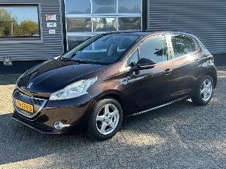 Schadeauto Peugeot 208 1.4 e-HDi Active Automaat 1e eigenaar 2012/8