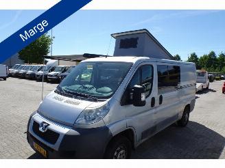 Vaurioauto  campers Peugeot Boxer peugeot boxer buscamper met hefdak draai stoel 2 x schuifdeur clima 2012/8