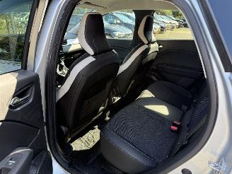 Renault Captur 1.6 E-Tech Hybrid 145 Intens picture 16