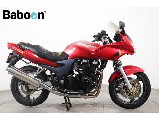 krockskadad bil motor Kawasaki  ZR-7 S 2001/10