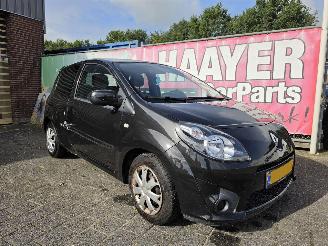 skadebil auto Renault Twingo 1.2 16v collection 2011/4