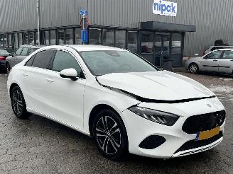 Coche accidentado Mercedes A-klasse 180 Star Edition AUTOMAAT 2024/1