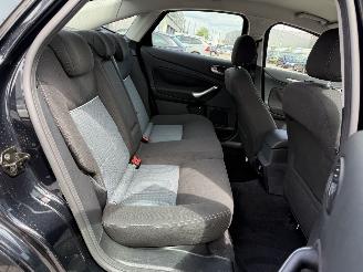 Ford Mondeo 1.6-16V Trend picture 10