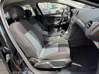 Ford Mondeo 1.6-16V Trend picture 12
