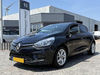 Vaurioauto  passenger cars Renault Clio 0.9 TCe Limited 2020/2